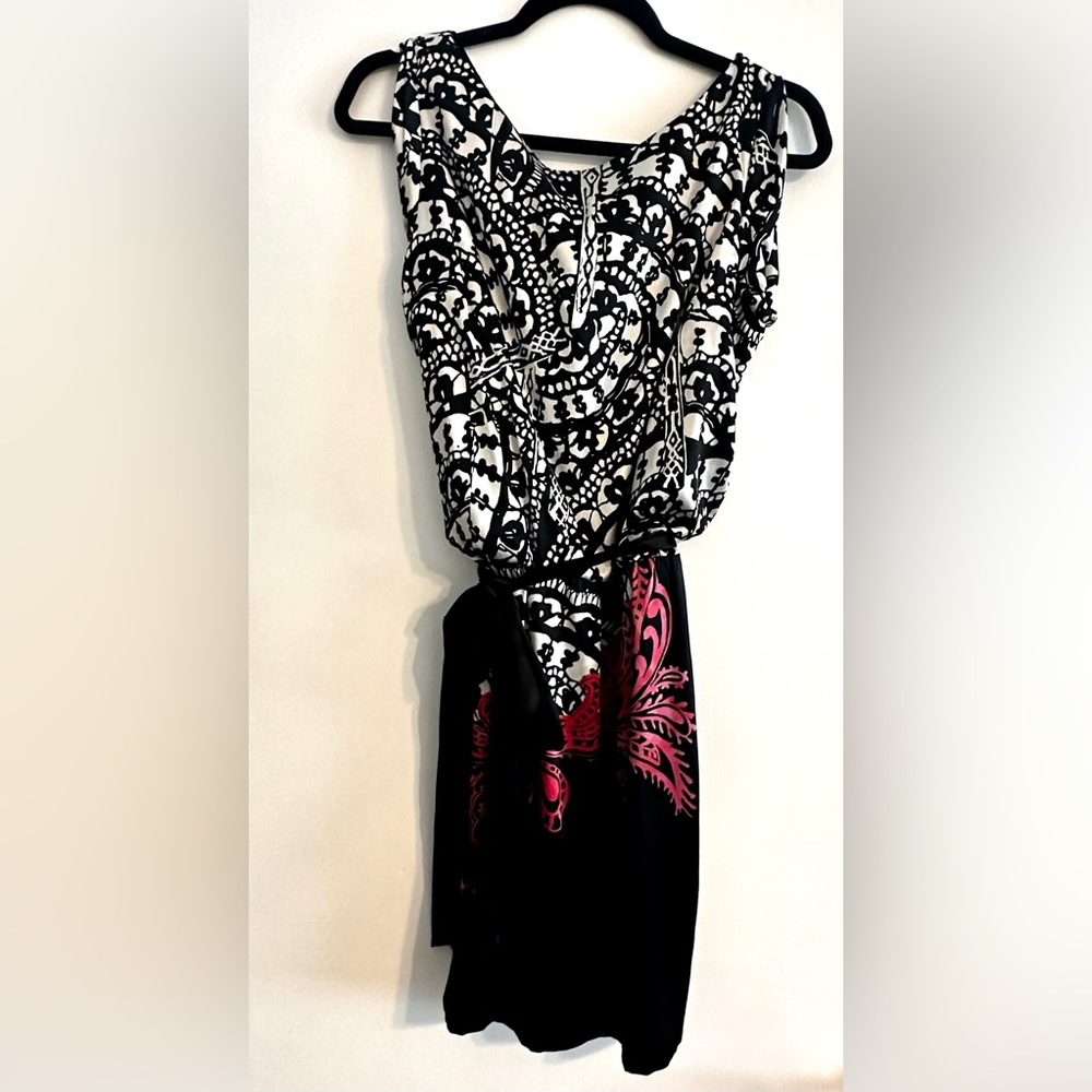WHBM SLEEVELESS SHORT DRESS SIZE: SMALL NWOT